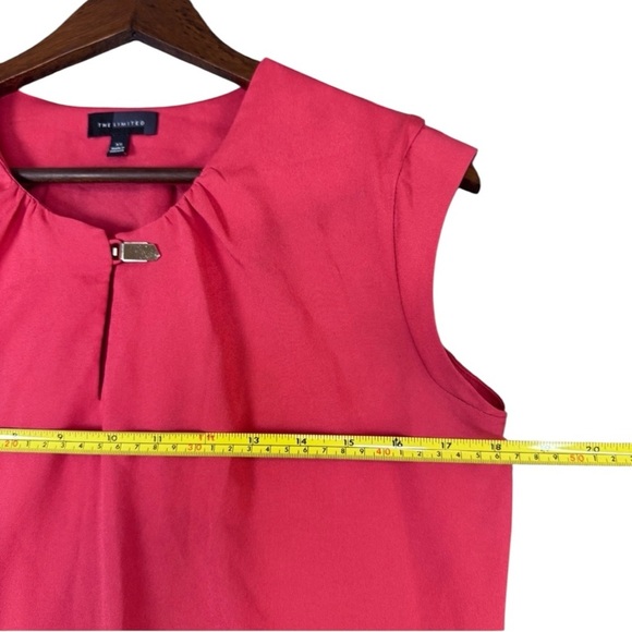 The Limited Red Capped Sleeve Blouse with Gold Clasp XS - Picture 10 of 10